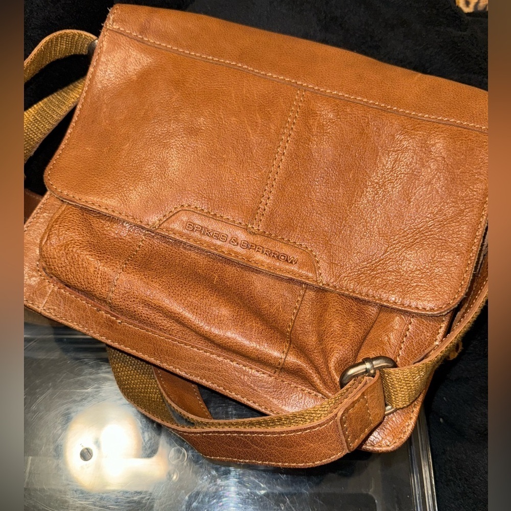 Tan Messenger Bag with Sleek Design and Versatility - Picture 8 of 16